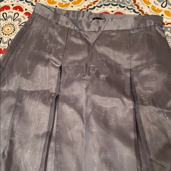 Long silver skirt with box pleats - Picture 2 of 3